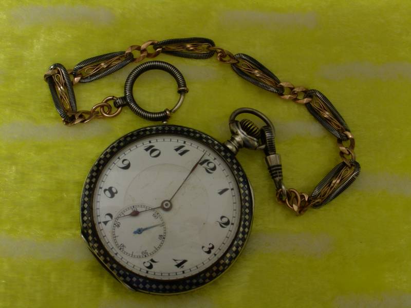 Vorderseite mit Kette